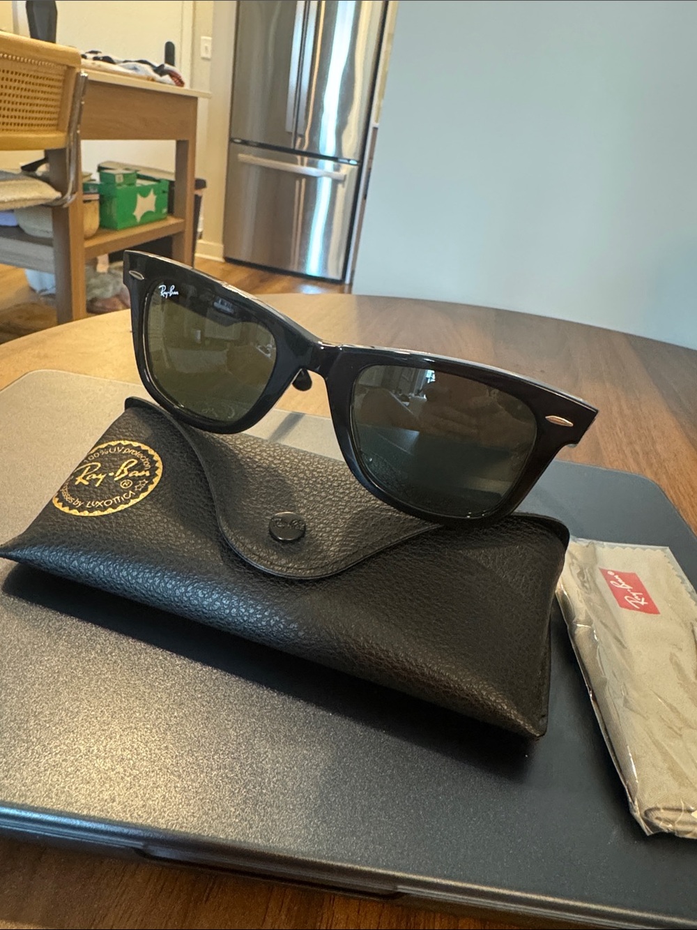 Ray-Ban Black Wayfarer Sunglasses with Green Lenses and Black Case